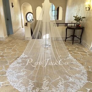 Elegant White Lace Bridal Veil